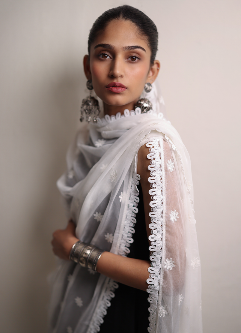 embroidered-dupatta-w-lace