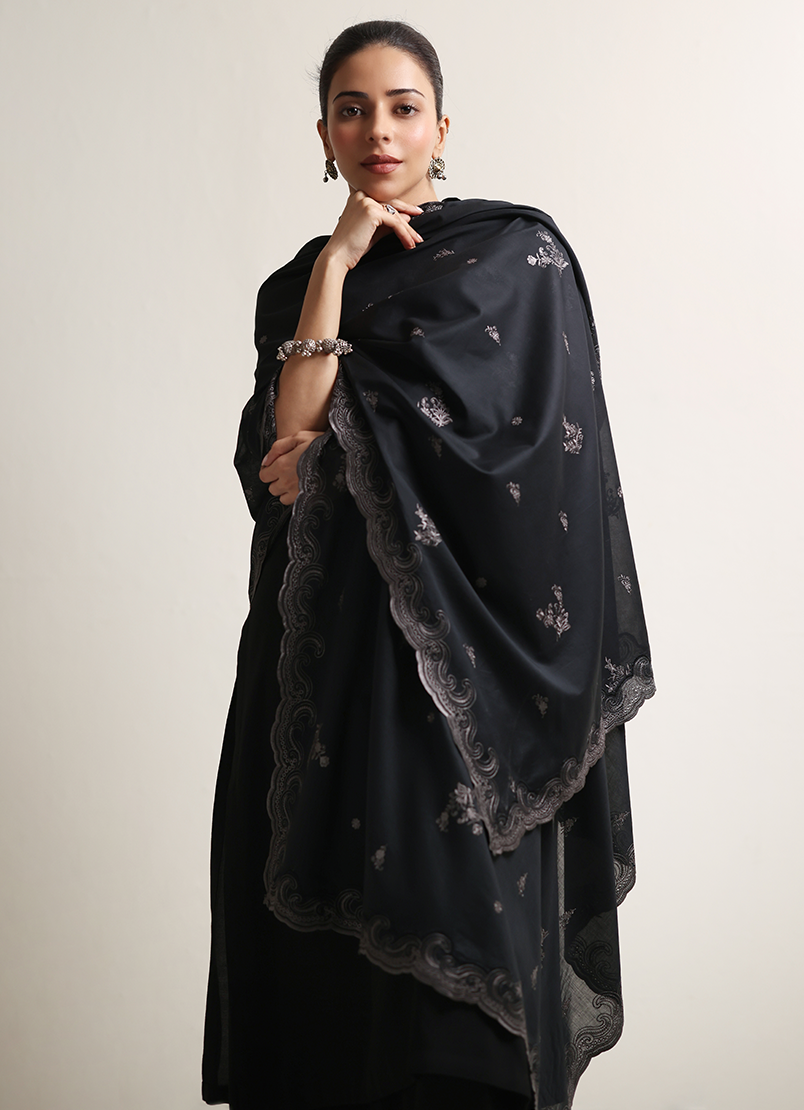 embroidered-scallop-dupatta