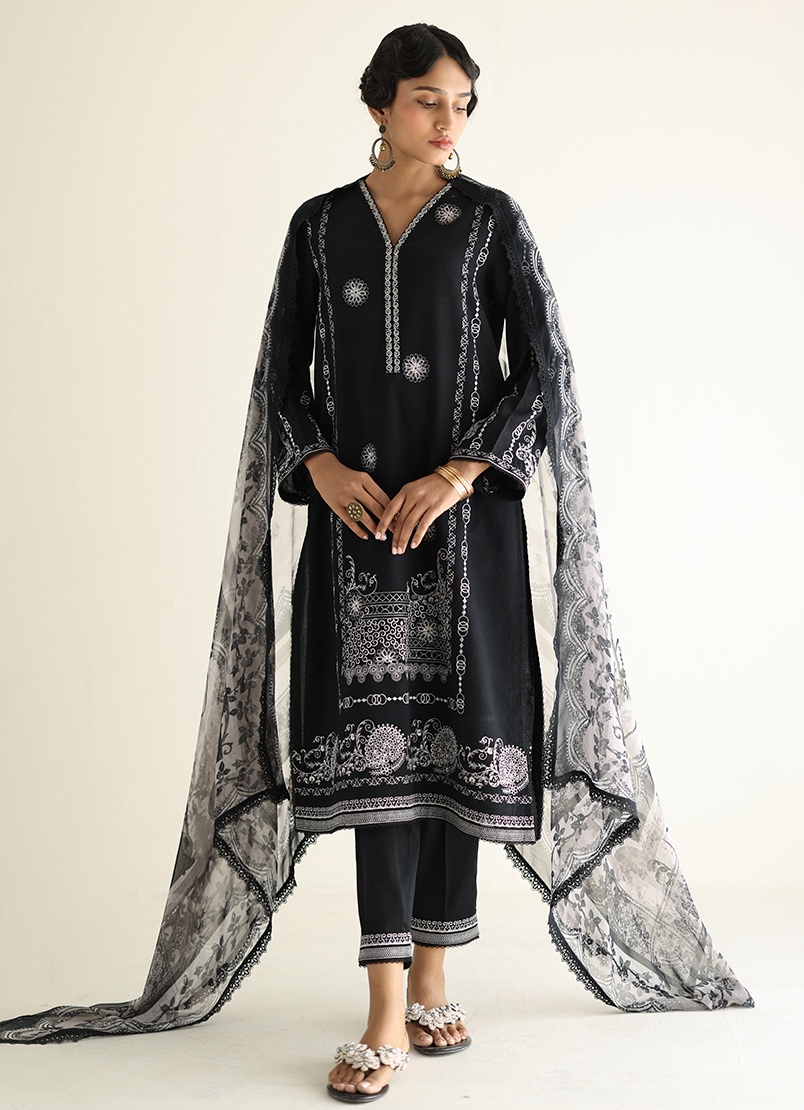 lucknowi-embroidery-kurta-set